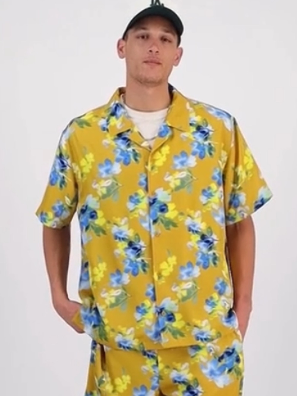Mens NWT Sunset Button Up Relaxed Camp Shirt Own Your Look Mode of One Size MED